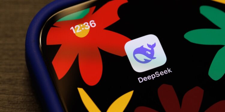 DeepSeek pressiona concorrentes nos Estados Unidos com uma atualização do modelo R1