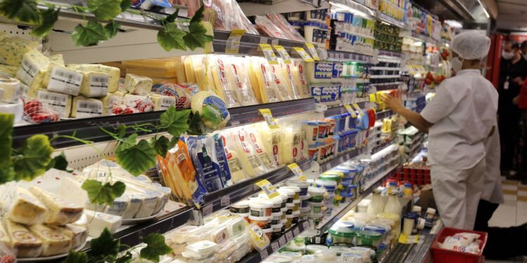 Entenda o ‘Pix no Prato’, uma nova sugestão para substituir o vale-alimentação