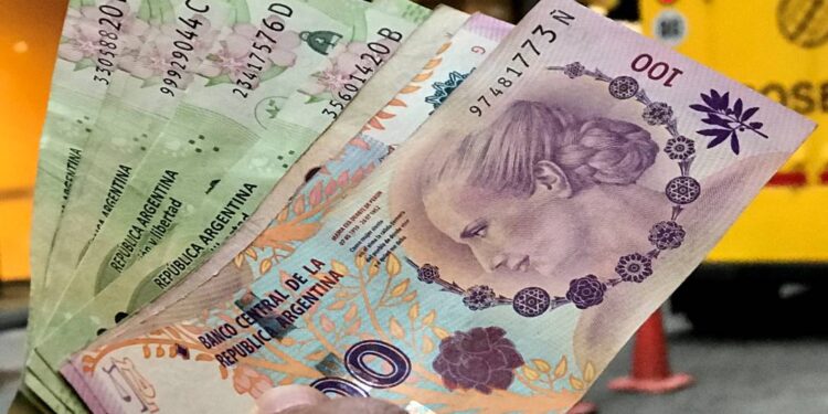A Fitch melhora a classificação de crédito da Argentina, destacando a estabilidade econômica