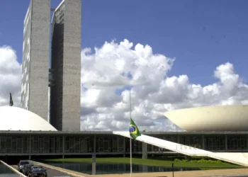 Senado Aprova Projeto Que Torna Flexível o Licenciamento Ambiental O Senado aprovou um projeto que facilita o licenciamento ambiental