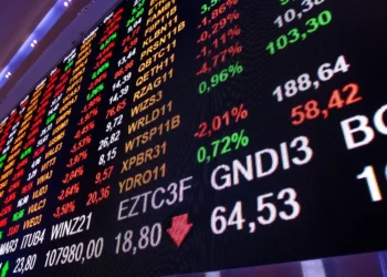 Ibovespa estabelece novo máximo intradiário após o IPCA-15; o dólar recua