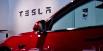 As vendas de carros Tesla produzidos na China diminuíram 6% em abril