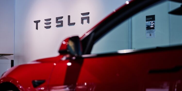 As vendas de carros Tesla produzidos na China diminuíram 6% em abril