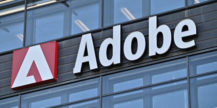 Adobe oferecerá conjunto de produtos com redução de preço ao governo dos Estados Unidos após análise minuciosa dos custos