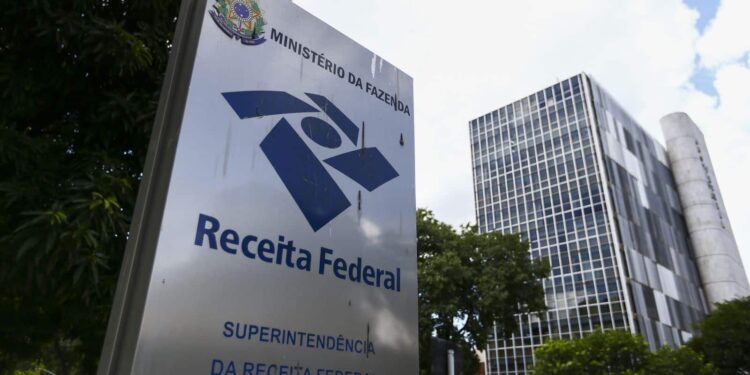 A Receita Federal envia um alerta a todos que realizam transferências através do PIX