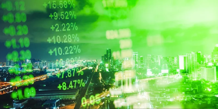 Após o adiamento das tarifas de Trump contra a União Europeia, o dólar sobe e encerra em R$ 5,67. O Ibovespa registra alta