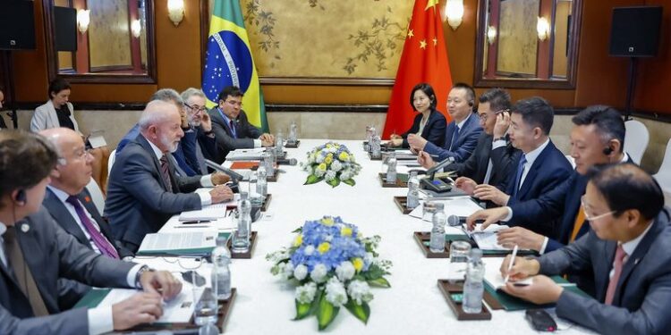 Lula anuncia que a China aumentará em 27 bilhões de dólares os investimentos no Brasil