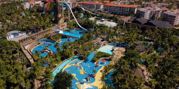 Beach Park amplia compromisso sustentável e compensa mais de 3.000 toneladas, referentes a todas as operações do complexo no ano de 2024