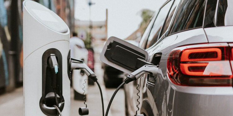O Brasil lidera as vendas de carros elétricos na América Latina e estabelece um novo recorde histórico