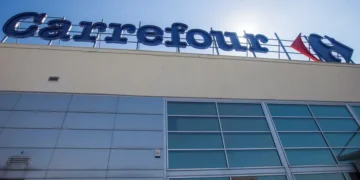 Carrefour projeta distribuir R$ 5,90 por ação em dividendos, em meio à venda de ações no Brasil