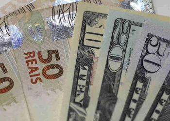 O dólar subiu para R$ 5,68 após o anúncio de um acordo entre os Estados Unidos e a China