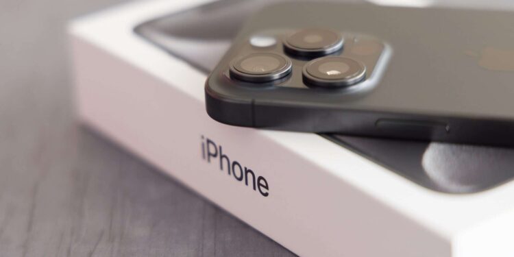 Como o ataque de Trump à Apple pode afetar o valor do iPhone no Brasil?
