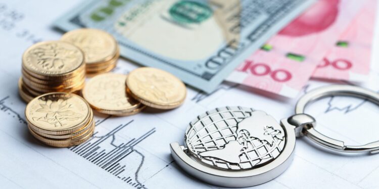 Com a elevação do IOF, adquirir dólar e viajar para o exterior tende a aumentar de preço; confira os cálculos