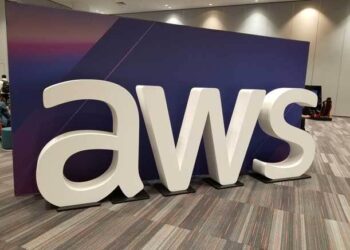 IBM impulsiona implementação de Inteligência Artificial com agentes prontos para uso e colaborações com Oracle, AWS e Salesforce