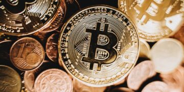 Bitcoin (BTC) ultrapassa os US$ 104 mil e o ethereum (ETH) registra um aumento de quase 30% na semana