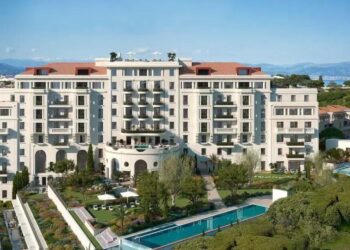 Riviera Francesa: Luxo Moderno com US$ 401 Mi