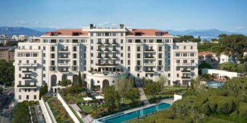 Riviera Francesa: Luxo Moderno com US$ 401 Mi
