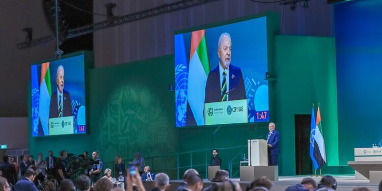 O presidente da COP30 intensifica a colaboração entre Brasil e França