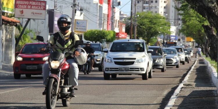 O uso de transporte coletivo contribui para a emissão de menos poluentes do que o uso de veículos individuais