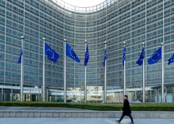 A União Europeia autoriza a aquisição do Banco BPM pela UniCredit, sob condições que garantam a concorrência