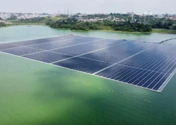 Brasil possui um potencial viável de até 24 GW para usinas solares flutuantes, afirma PSR