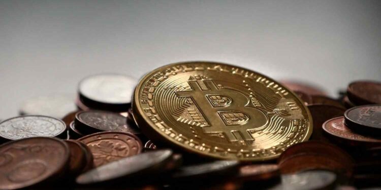 Bitcoin avança, impulsionado pelo apetite por risco após o cessar-fogo