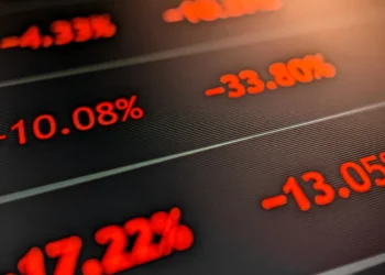 Ibovespa avança impulsionado pela Magazine Luiza (MGLU3) e pelas expectativas em relação ao IOF; o dólar recua para R$ 5,63