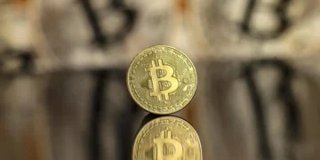O conflito entre Israel e Irã não diminui o interesse dos investidores, e os fundos de criptomoedas recebem investimentos de US$ 13,2 bilhões ao longo do ano
