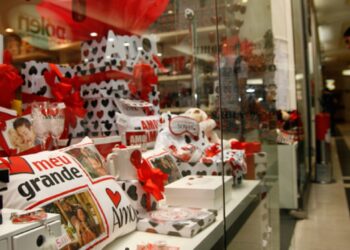 No Dia dos Namorados, as variações de preços no comércio de Fortaleza podem chegar a 90%