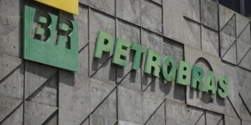 Ibovespa em Alta: O Impacto da Petrobras e Dólar em Queda