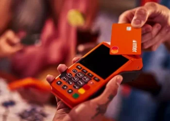 Inter introduz máquina de cartão sem taxas para empresários; compreenda