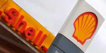 Shell tem planos para comprar rival BP; transação pode ultrapassar 83 bilhões de dólares