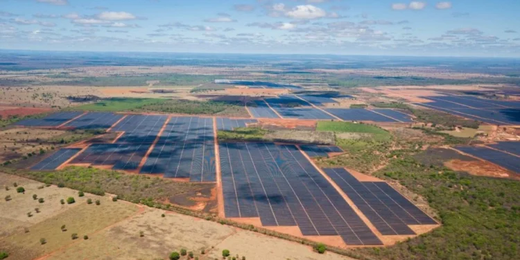 Com a promessa de mais de 1.000 empregos, o Ceará inaugura um complexo solar em Russas