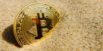 Bitcoin desconsidera o impulso de Nova Iorque e volta a cair à espera de novos catalisadores