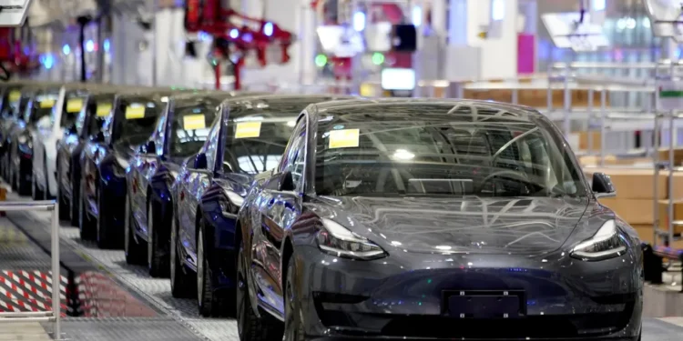 As vendas de carros da Tesla produzidos na China diminuíram 15% em maio
