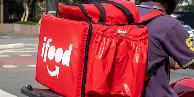 O iFood introduz novas vantagens para os entregadores, oferecendo bônus de até R$ 3 mil