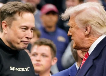 Trump intensifica disputa com Musk e sinaliza suporte à Tesla e à SpaceX