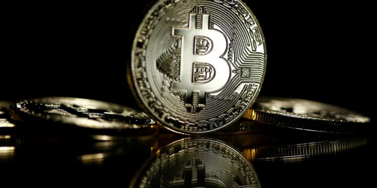 Bitcoin (BTC) e outras criptomoedas estão prestes a encerrar a semana com uma valorização de até 7%