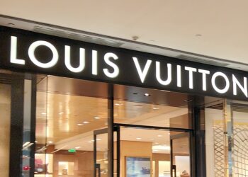 Proprietária da Louis Vuitton considera a venda da Marc Jacobs