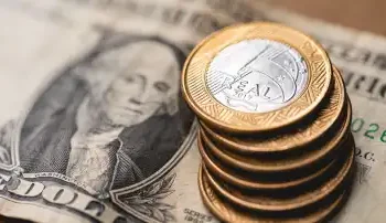 Sem IOF e com regulação estrangeira favorável, “cripto dólar” desafia domínio do câmbio