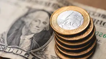 Sem IOF e com regulação estrangeira favorável, “cripto dólar” desafia domínio do câmbio