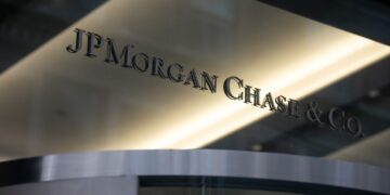 JPMorgan indica que criptomoedas superam empresas e crédito tradicional na captação de recursos