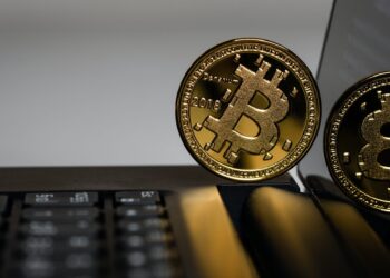 Bitcoin cai para 106 mil dólares à medida que investidores realizam ganhos
