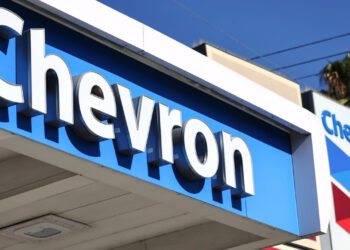 Após vencer uma disputa judicial contra a Exxon, a Chevron prossegue com a compra da Hess