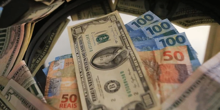 O dólar desconsidera a geração de empregos nos EUA, que superou as expectativas, e recua para R$ 5,40, atingindo o menor patamar em mais de um ano