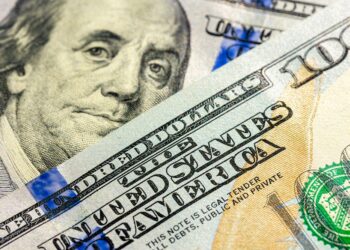 Ibovespa fecha em alta, atento aos EUA; dólar em queda