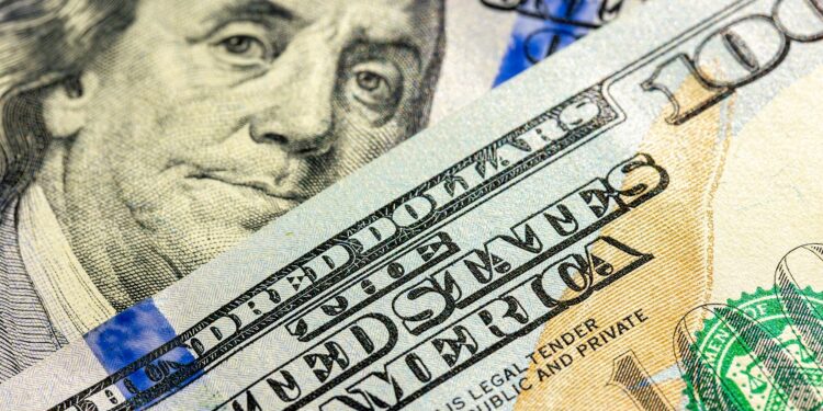 Ibovespa fecha em alta, atento aos EUA; dólar em queda