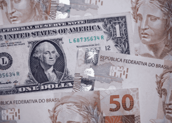Ibovespa registra queda de 1% devido à possível tarifa de Trump; dólar aumenta e se aproxima de R$ 5,50