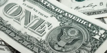 Com exceção do tarifaço, bolsa fica em alta e dólar atinge R$ 5,58