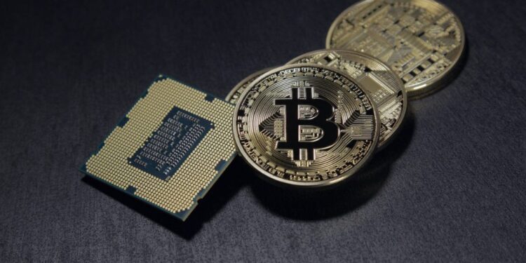 A empresa de Trump solicita autorização para lançar um ETF híbrido de Bitcoin e altcoins